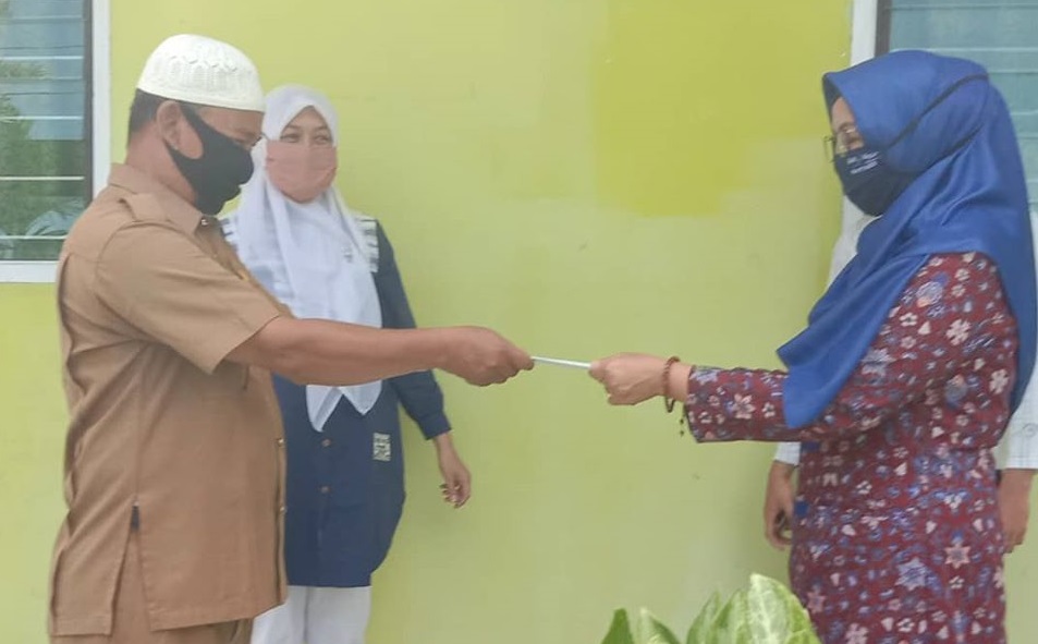 Penyerahan Bantuan Bencana Oleh alumni Faperta UMSB