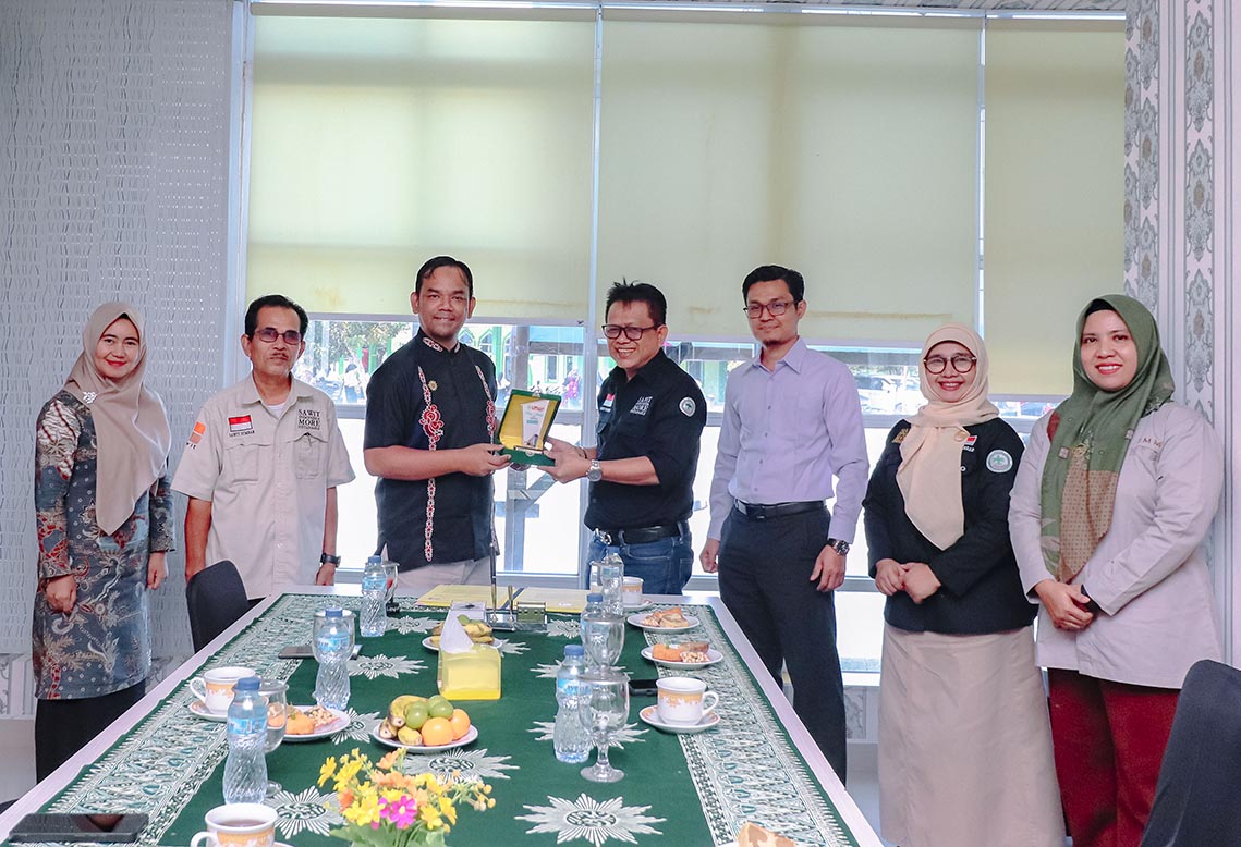 UM Sumatera Barat dan APKASINDO Tekan Kerjasama dan Luncurkan Beasiswa