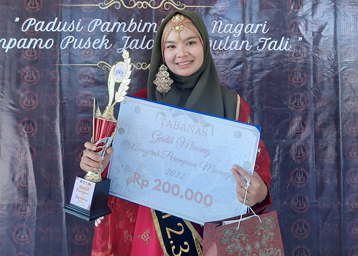Mahasiswi FKIP UM Sumatera Barat Berhasil Raih Penghargaan Perempuan Minang Prestatif