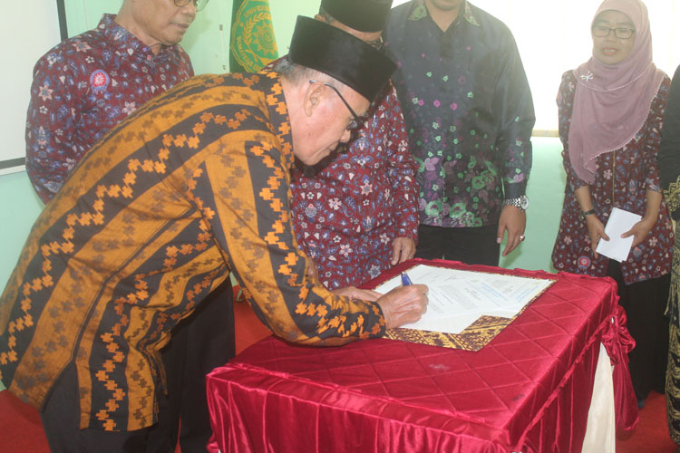 Serah terima jabatan Badan Pembina Harian (BPH) UMSB Periode 2015-2019 ke Periode 2019-2023