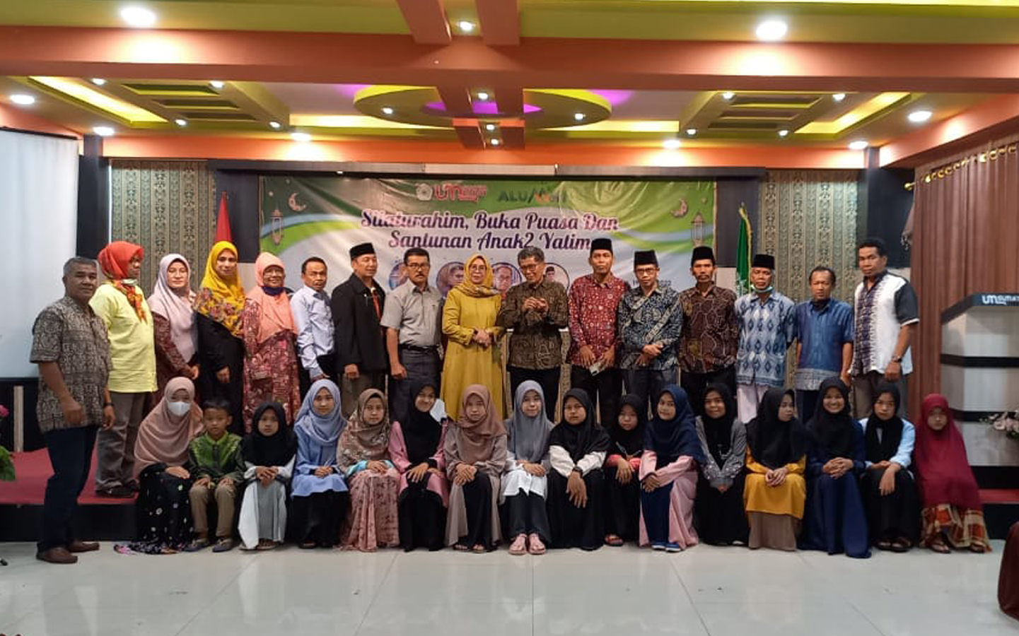 Alumni UM Sumatera Barat Gelar Buka Bersama Dan Santuni Anak Yatim
