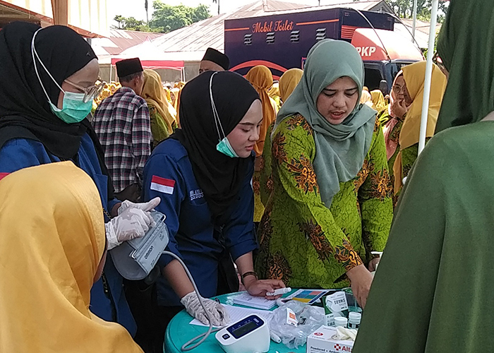 Fakultas Kesehatan UM Sumatera Barat Berikan Layanan Cek Kesehatan Gratis di Pengajian & Refleksi Milad ‘Aisyiyah ke-109