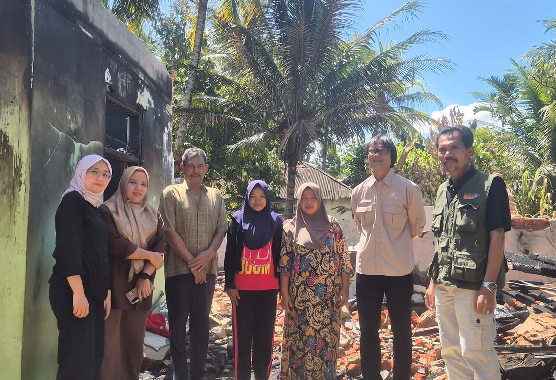 Fekon UM Sumatera Barat Hadir untuk Mahasiswa Korban Kebakaran, Salurkan Bantuan dan Dukungan Psikososial
