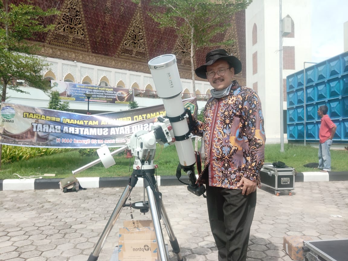 Dekan FAI UMSB Adakan Praktek dalam Mengamati Gerhana Matahari Cincin 