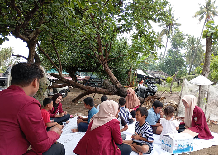 Mahasiswa Pendidikan Agama Islam UM Sumatera Barat : Dampingi Anak-anak Pantai Belajar