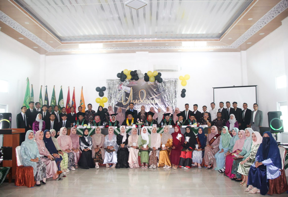 Fakultas Agama Islam UM Sumatera Barat Gelar Yudisium Angkatan ke 75