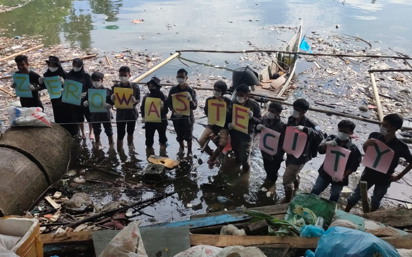 Fakultas Kehutanan UM Sumatera Barat Gelar Aksi Bersih Batang Arau Bersama WALHI