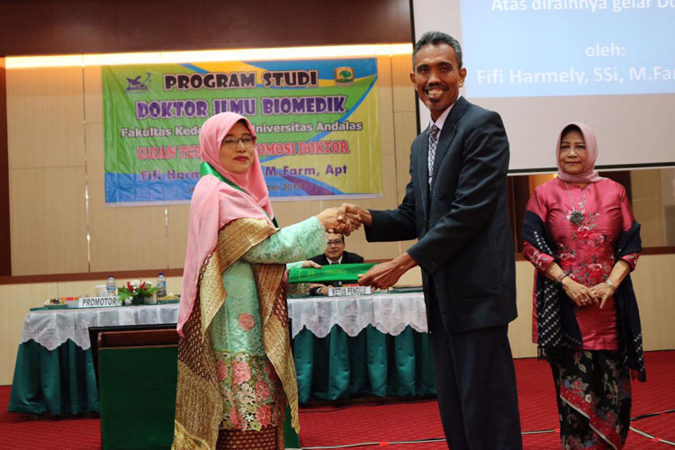 Kaprodi Farmasi UMSB berhasil menyandang gelar Doktor Ilmu Biomedik
