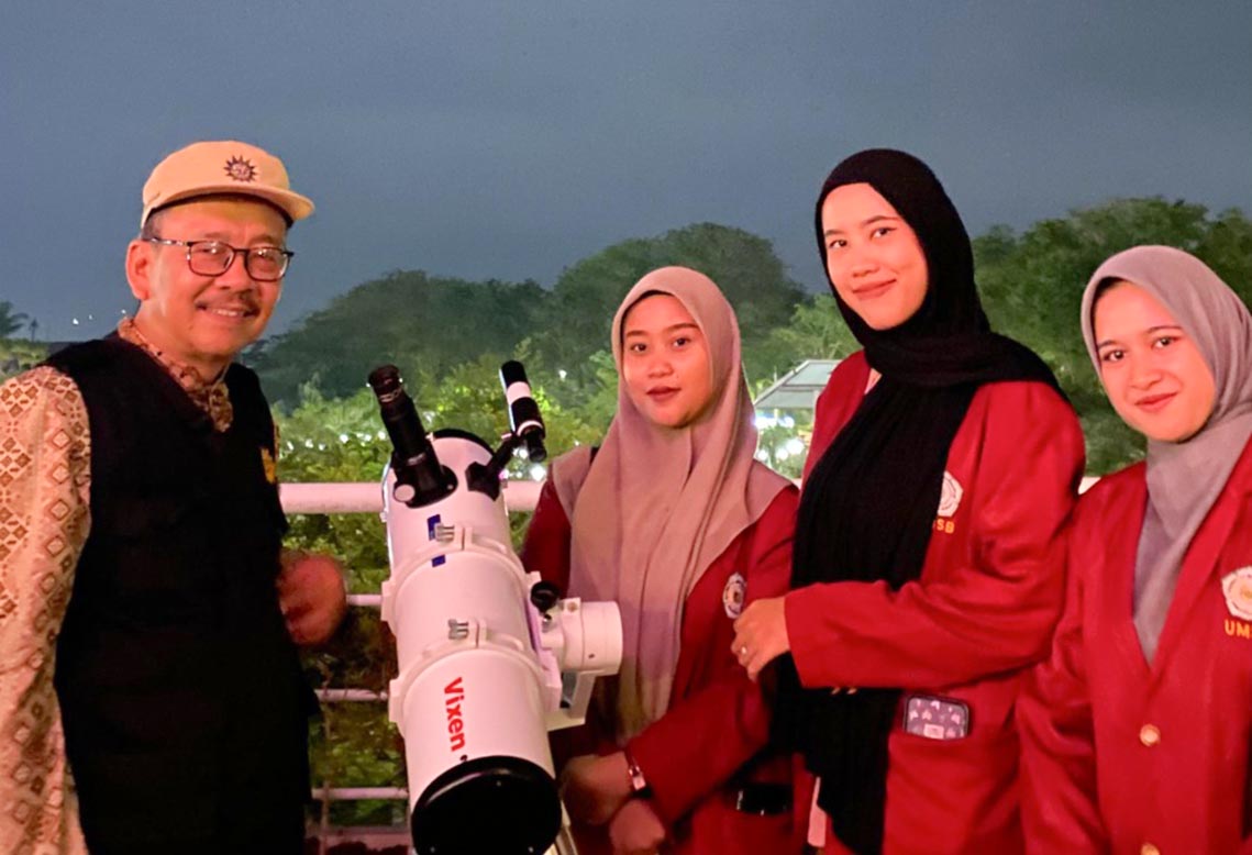 Tim Hisab UM Sumatera Barat Laksanakan Pengamatan Gerhana Bulan di Masjid Raya Syekh Ahmad Khatib Al-Minangkabawi
