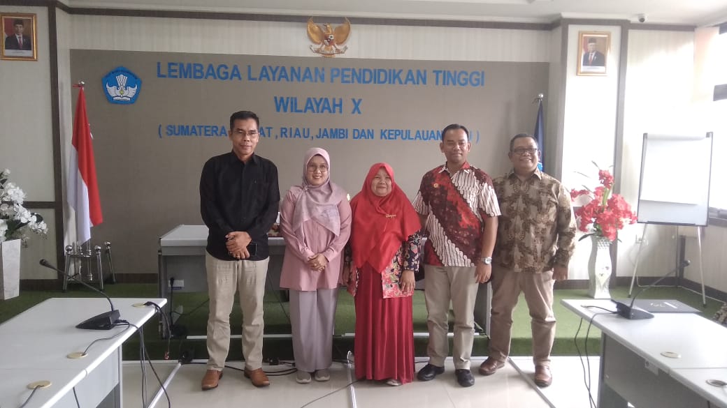 Prof. Suryani, Guru Besar Pertama UM Sumbar