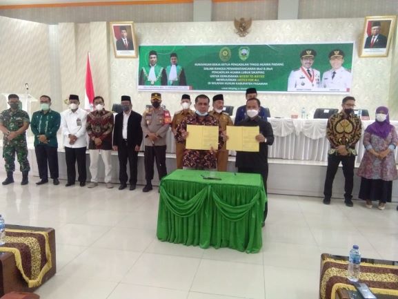 Penandatanganan MoU Pengadilan Agama Lubuk Sikaping Dengan Fakultas Hukum UM Sumbar