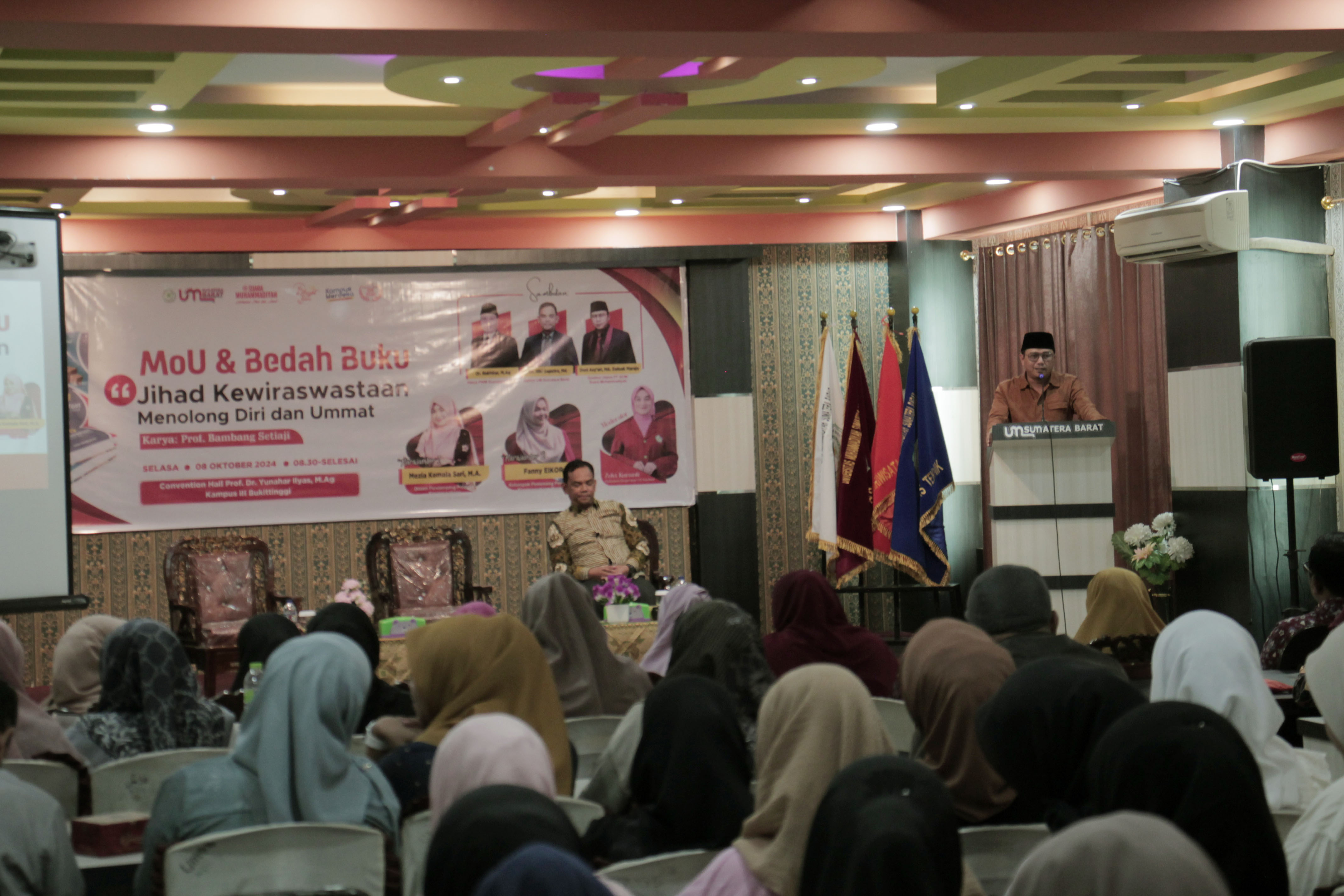 UM Sumatera Barat Gelar Bedah Buku : Jihad Kewirausahaan, Menolong Diri dan Umat Karya Prof. Bambang Setiaji