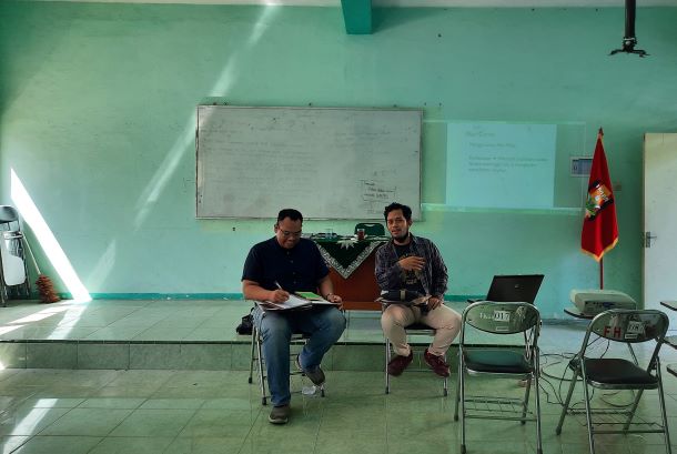 PK IMM Mu'adz Bin Jabal Mengadakan Bedah Buku Orang Asing “Alber Camus”