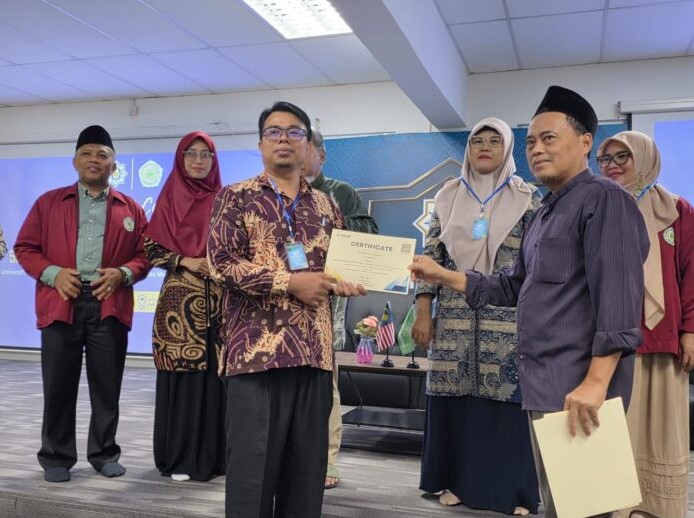 Dr. Julhadi, Kaprodi S3 Studi Islam UM Sumatera Barat Jadi Narasumber Konferensi Internasional di UMAM