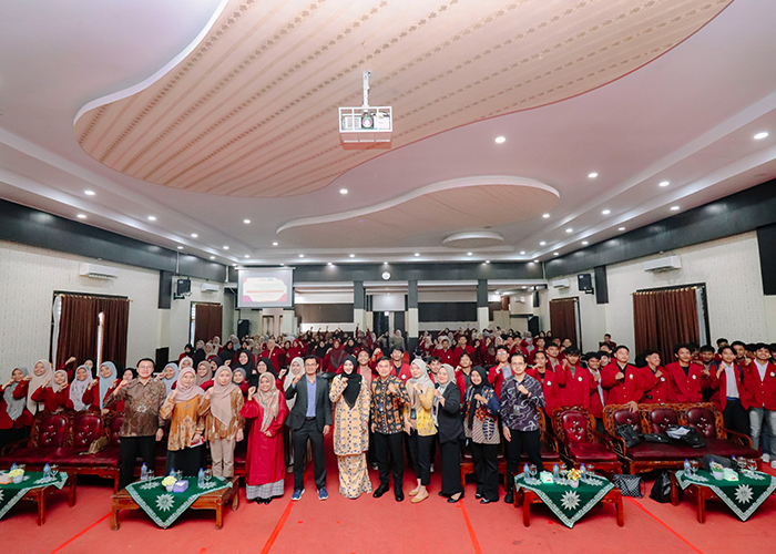 Komitmen Mewujudkan Pendidikan  : 271 Mahasiswa Baru UM Sumatera Barat Terima Buku Tabungan KIP-K