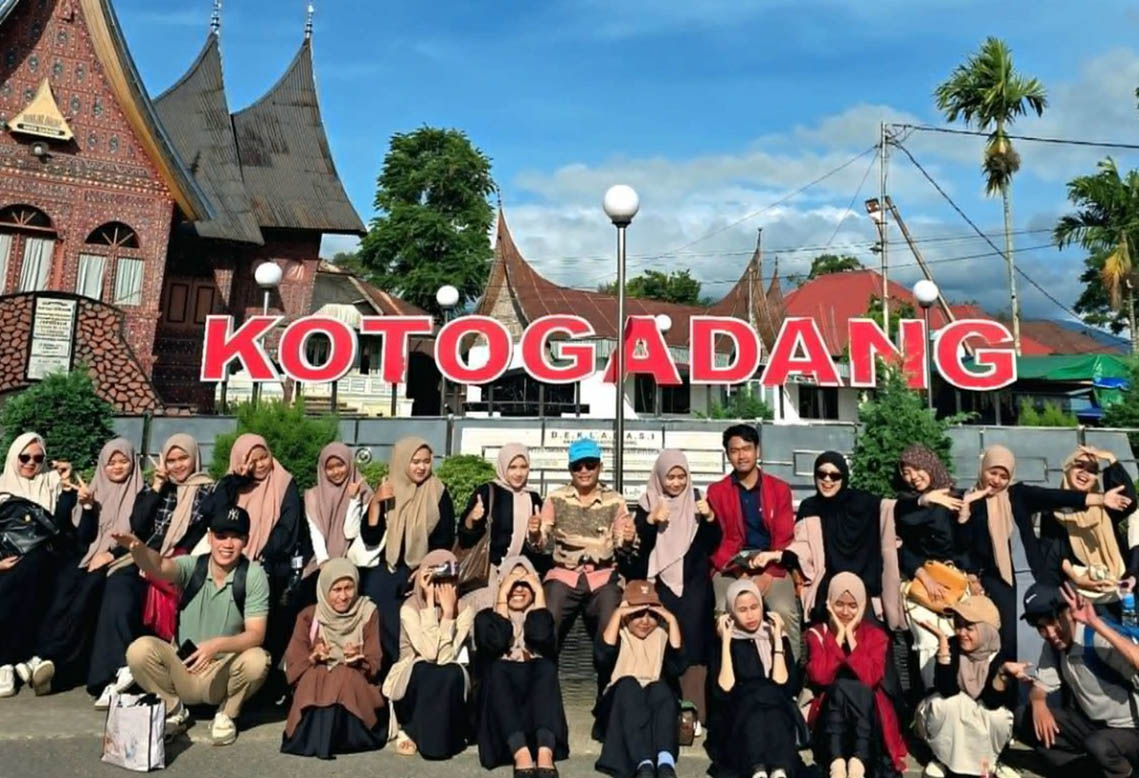 Mahasiswa FKIP UM Sumatera Barat Eksplorasi Desa Wisata Koto Gadang