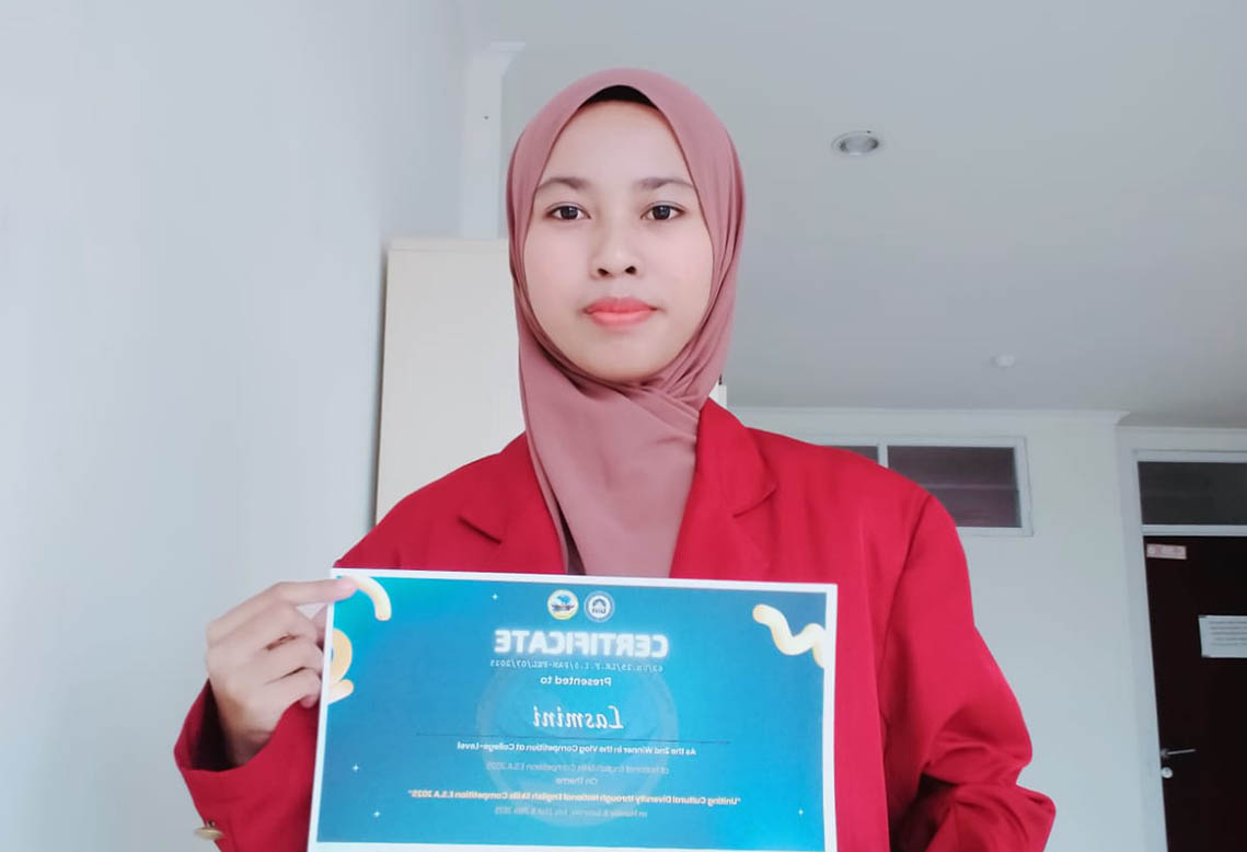 Torehkan Prestasi Lagi, Lasmini Mahasiswi PBA UM Sumatera Barat Juarai Vlog Competition di Ajang National English Skill Competition ESA 2025