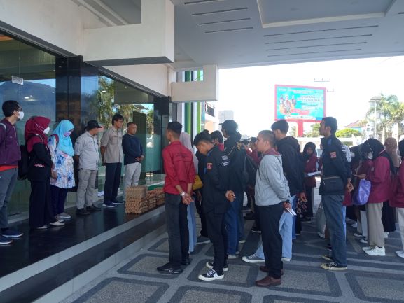 Universitas Muhammadiyah Sumatera Barat Lepas Mahasiswa Relawan Trauma Healing ke Pasaman dan Pasaman Barat