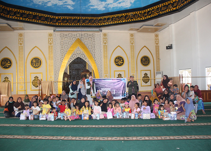 Tim PKM UM Sumbar Dampingi Anak-Anak Korban Banjir Lewat Program Psikososial