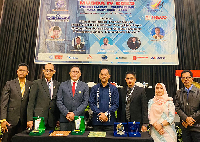Ketua Umum PERKINDO Angkat Rektor UM Sumatera Barat Sebagai Anggota Kehormatan