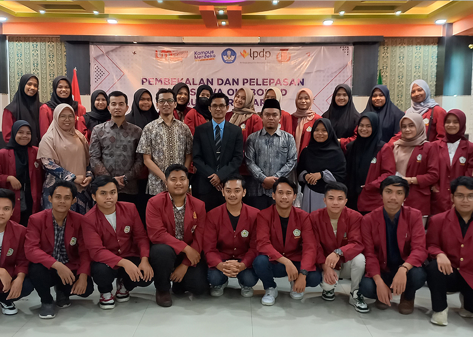 Lepas Mahasiswa PMM Ini Pesan Wakil Rektor III UM Sumatera Barat