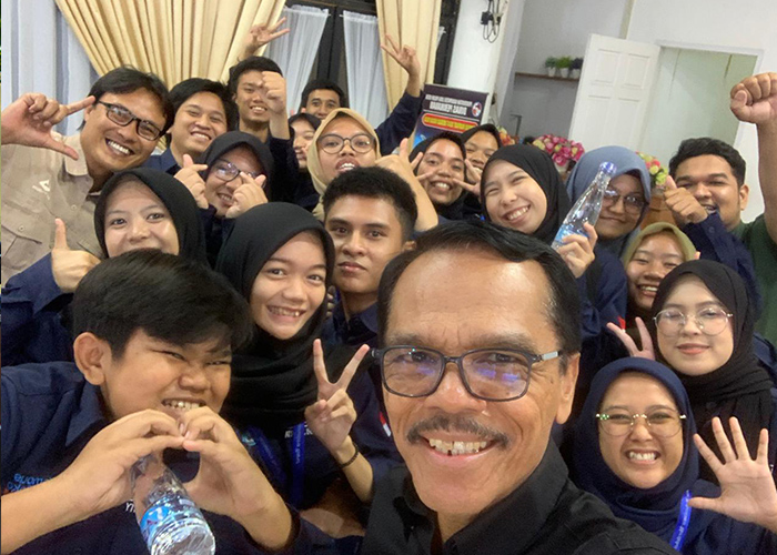 18 Mahasiswa Pertukaran Mahasiswa Merdeka Silaturahmi Dengan Bupati Kabupaten Lima Puluh Kota