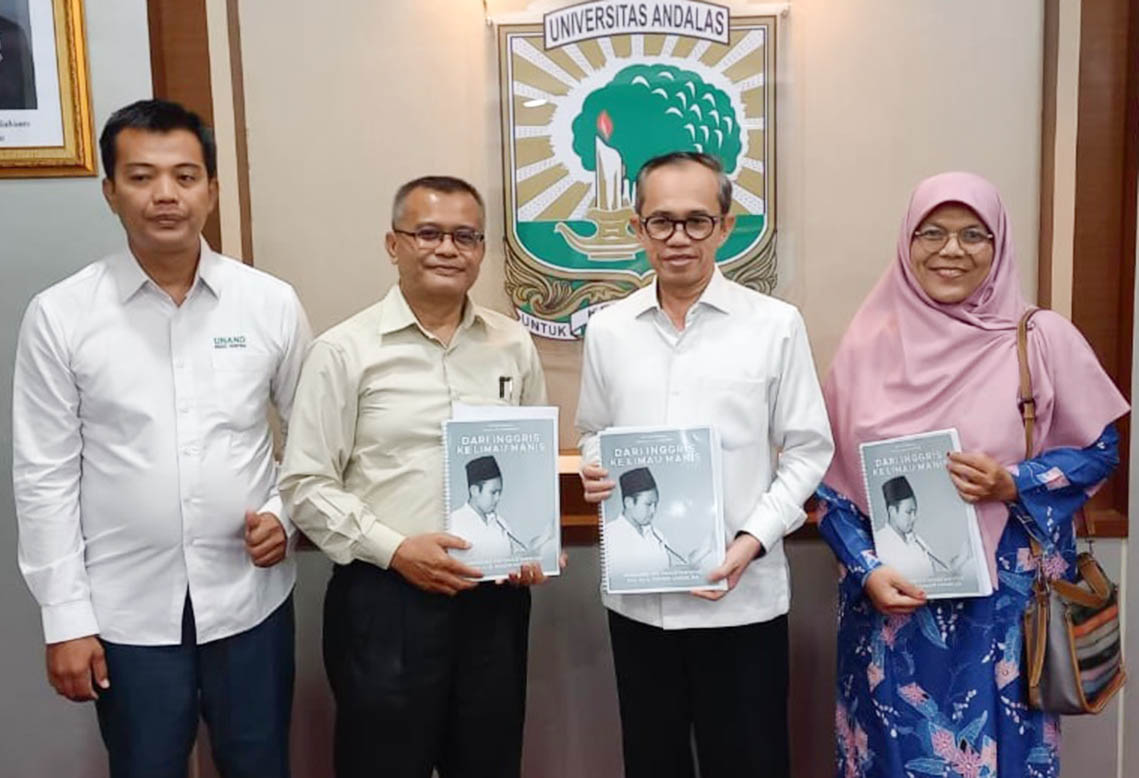 Didukung Rektor Unand, Dosen UM Sumatera Barat Efri Yoni Baikoeni Inisiasi Penulisan Buku Biografi Prof. Khaidir Anwar