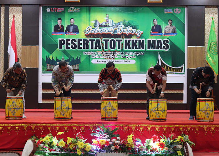 Rektor UM Sumatera Barat Buka TOT KKNMAs 2024