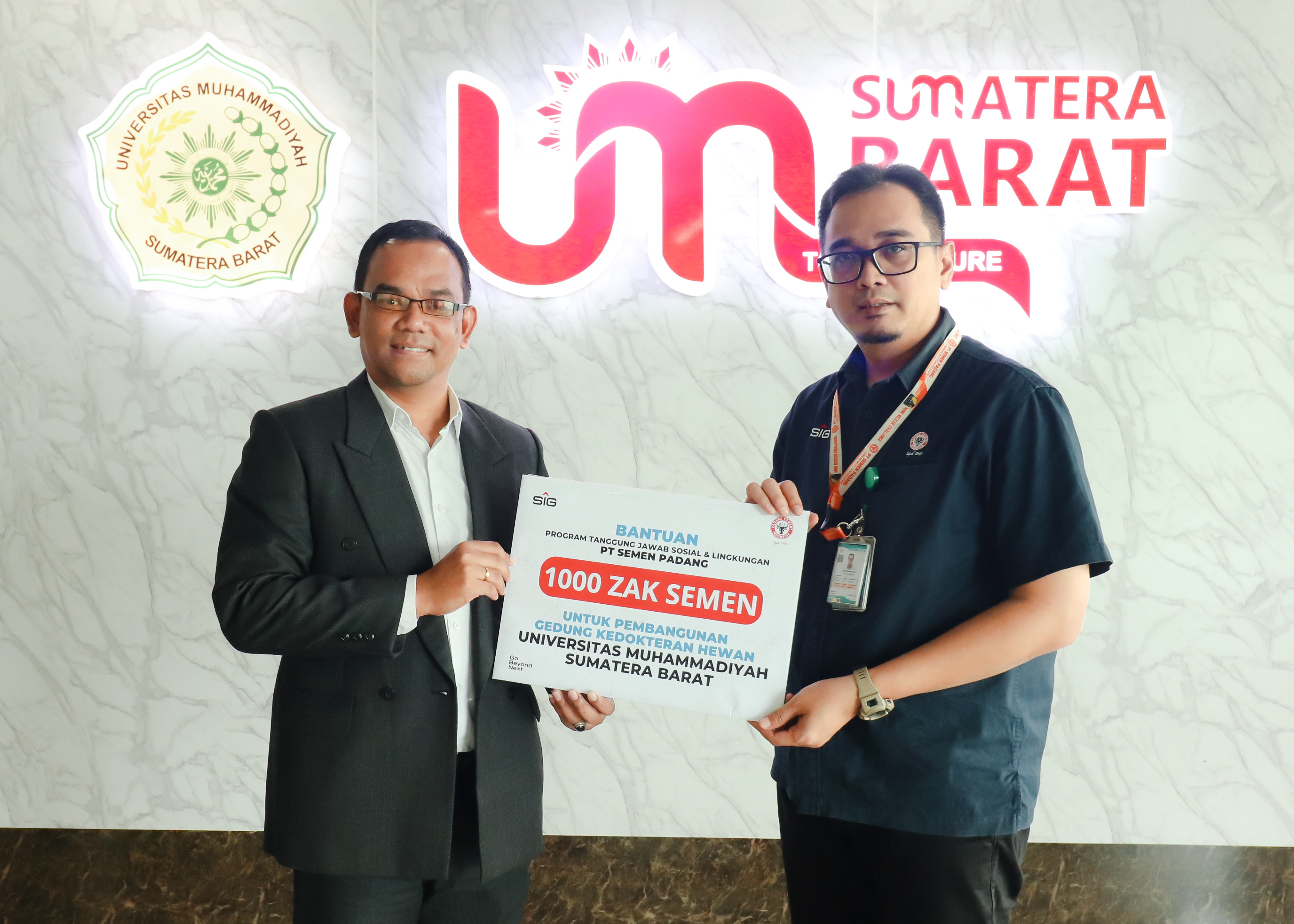 Bangun Gedung Kedokteran Hewan, UM Sumbar Terima Bantuan 1000 Zak Semen dari PT Semen Padang