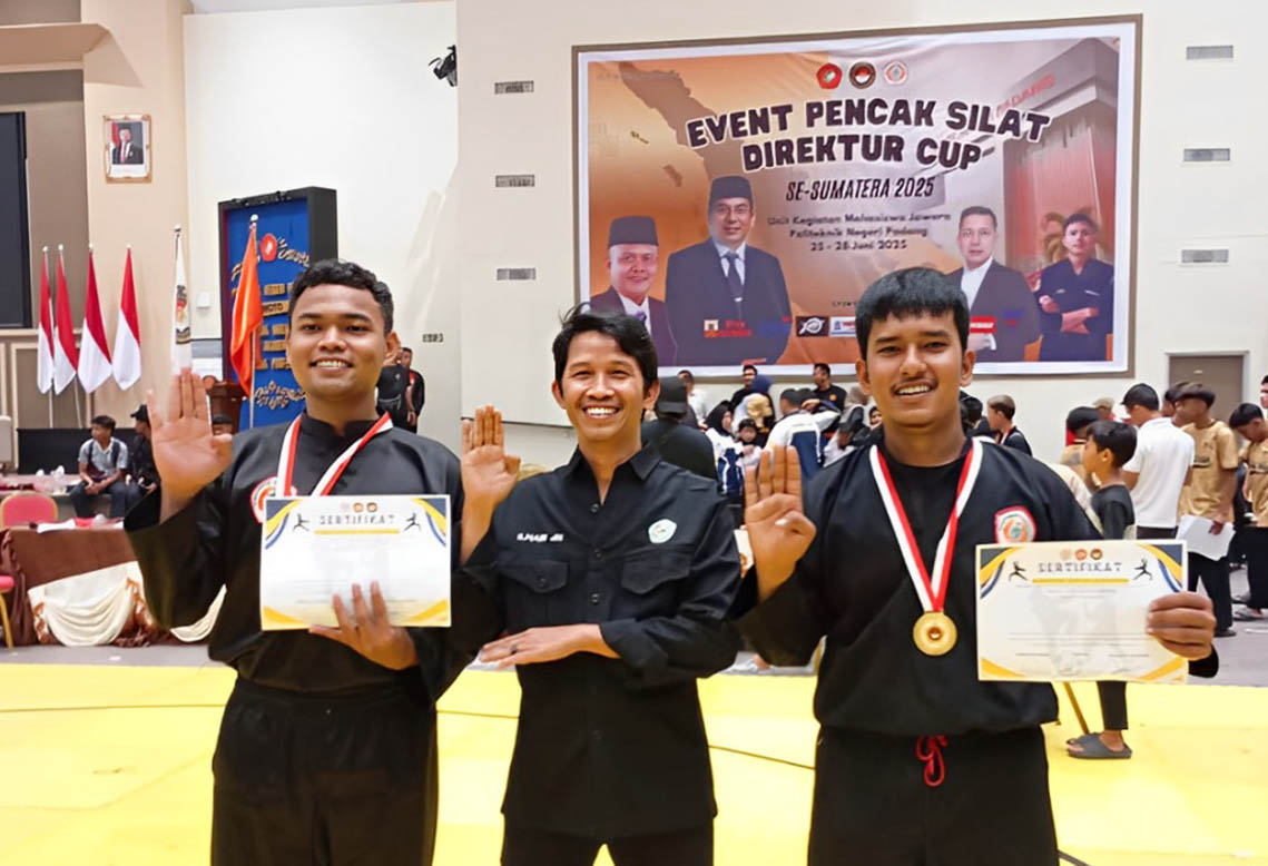 Dua Mahasiswa FAI UM Sumatera Barat Juarai Pencak Silat Direktur Cap Se-Sumatera