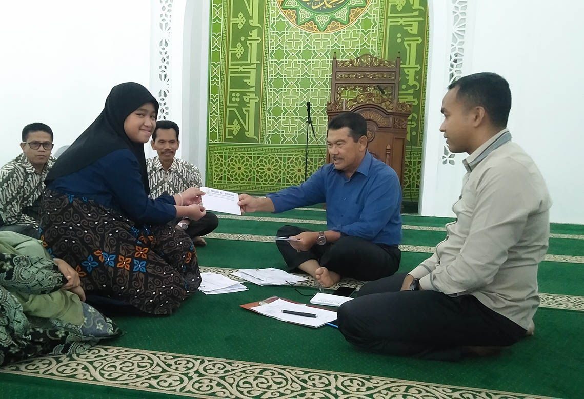 Masjid Al-Hidayah Kampus 3 UM Sumatera Barat Berikan Santunan untuk Anak Yatim