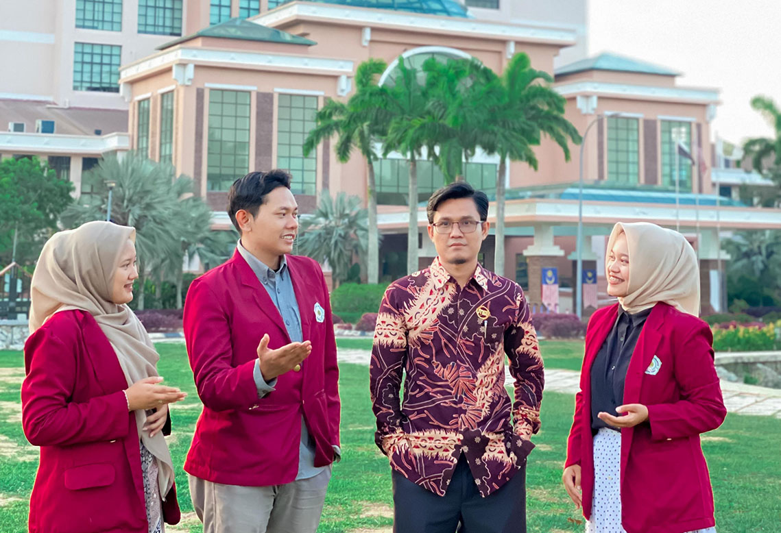 Raih Pengalaman Emas, Tiga Mahasiswa UM Sumatera Barat Sukses Ikuti International Student Mobility Program Tahun 2024 di UCYP Malaysia