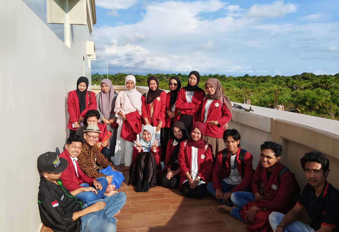 Viral Berbentuk Kapal, Dosen UM Sumatera Barat Pimpin Praktik Penentuan Arah Kiblat Masjid Al Fauzan
