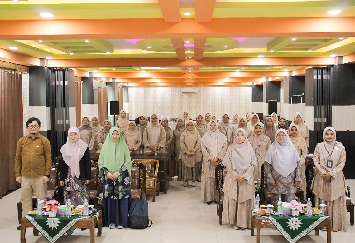 Tim Asesmen LAM-PTKes Visitasi Akreditasi Prodi D-III Kebidanan UM Sumatera Barat
