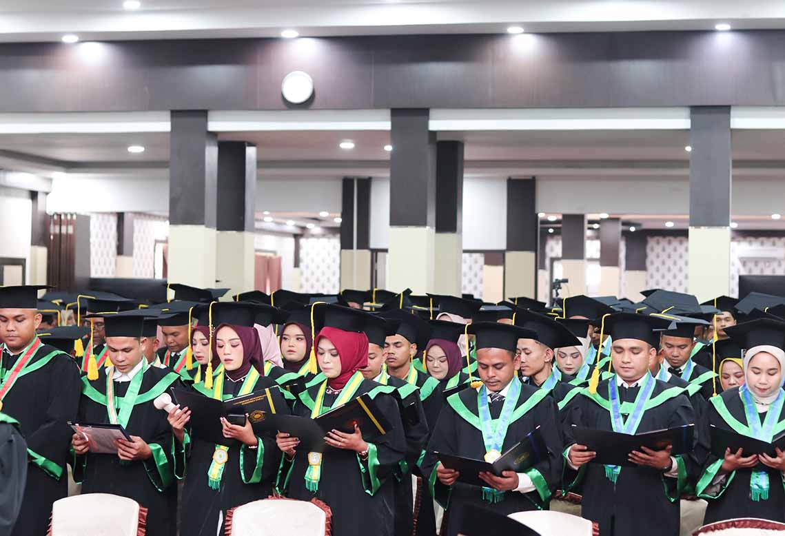 UM Sumatera Barat Gelar Wisuda Ke-78, Rektor Tekankan Cintai Almamater