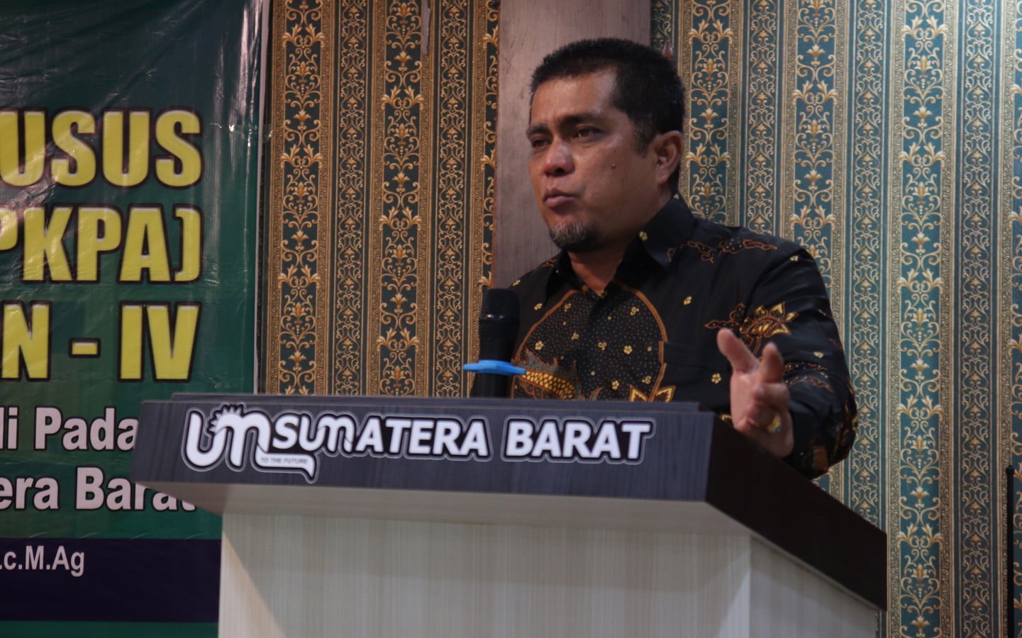 Ahli Hukum Tatanegara UM Sumatera Barat Sebut Wacana Presiden 3 Periode Khianati Konstitusi