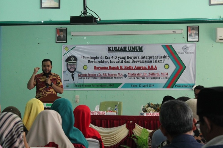 Walikota Padang Panjang Ajak Mahasiswa PPs UMSB  Sonsong Era 4.0