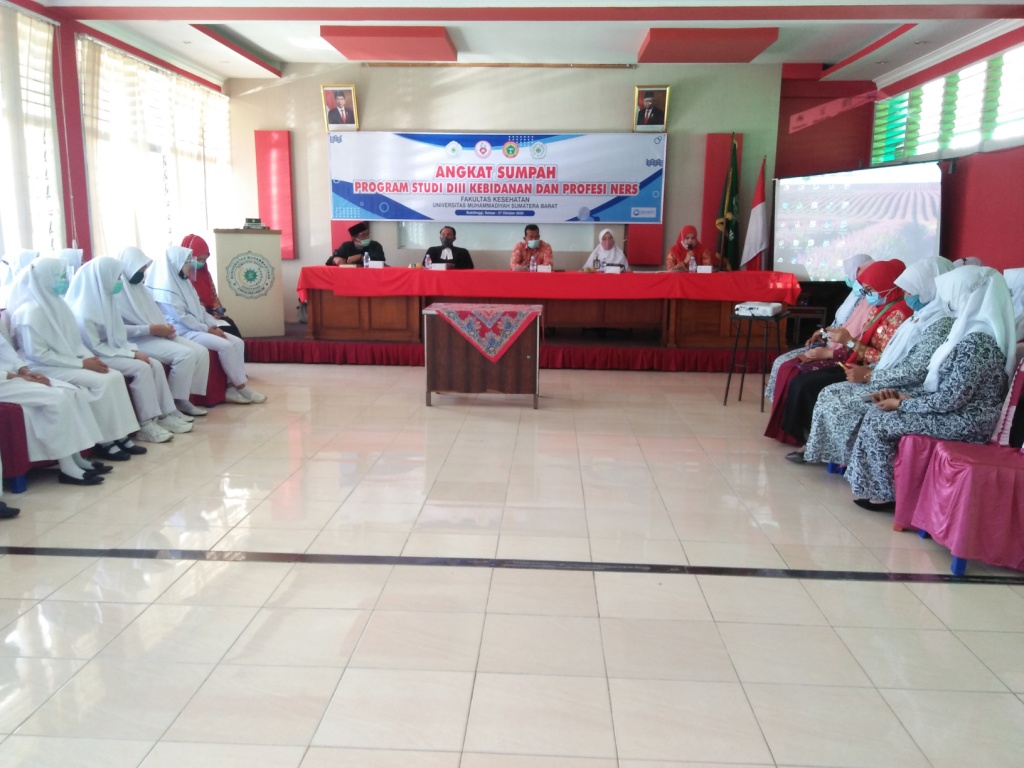 Angkat Sumpah Program Studi DIII Kebidanan dan Profesi Ners UMSB