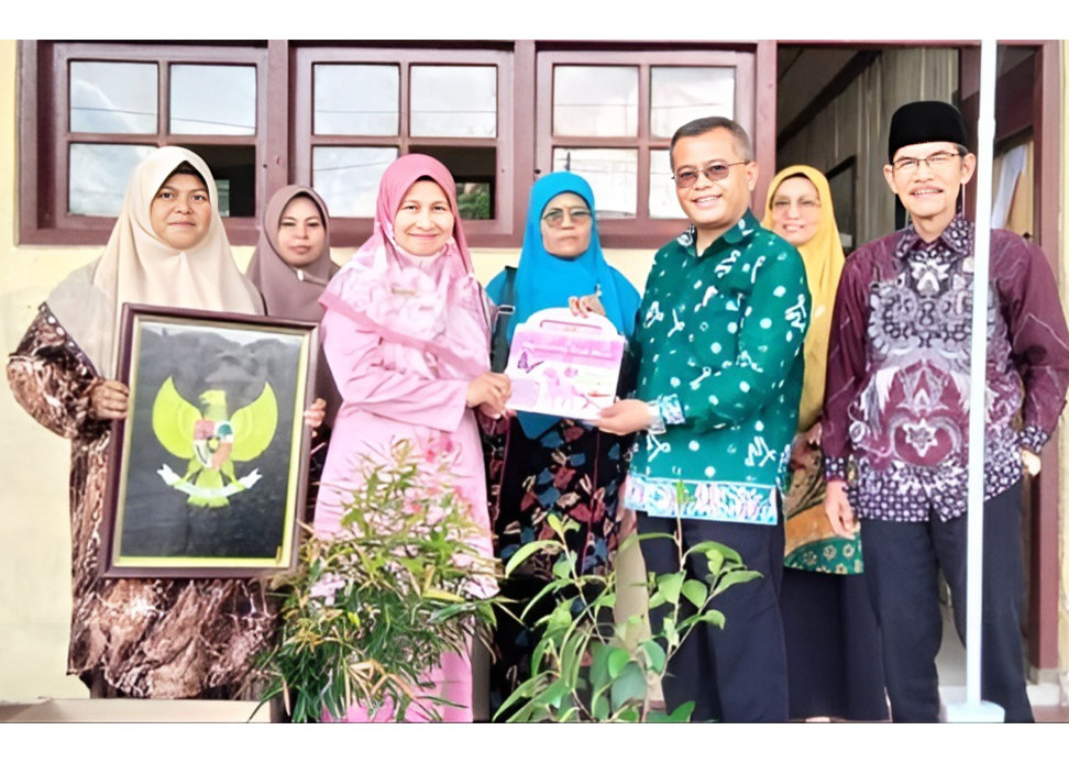 Donasi Pustaka “Bujang Parewa” Parik Putuih Untuk Madrasah Tsanawiyah Muhammadiyah Tanjuang Medan