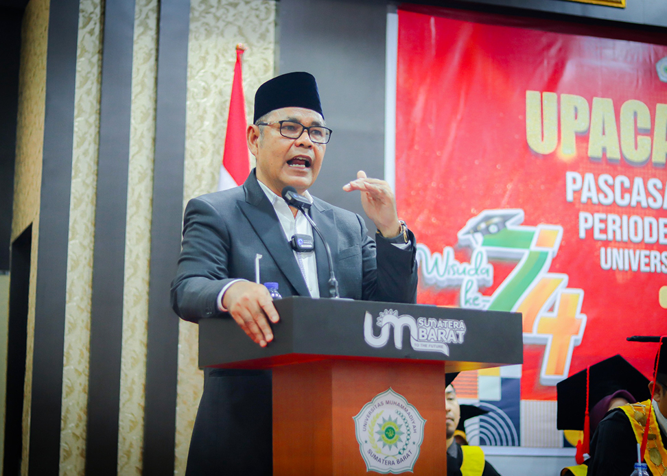 Beri Orasi Ilmiah, Bupati Solok Epyardi Asda Bakar Semangat Wisudawan UM Sumbar