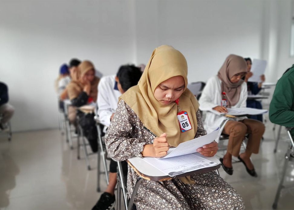 Melalui Sertifikasi Berbahasa Asing UM Sumatera Barat Siapkan Lulusan Menuju Dunia Kerja 
