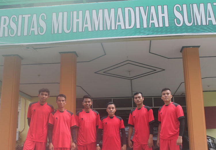 TIM Volly Putra UMSB juara 2 kejuaraan Bola Volly antar Fakultas Ekonomi Se-kota Padang