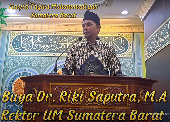 Rektor UM Sumatera Barat Berikan Tausiah Di Masjid Taqwa Muhammadiyah