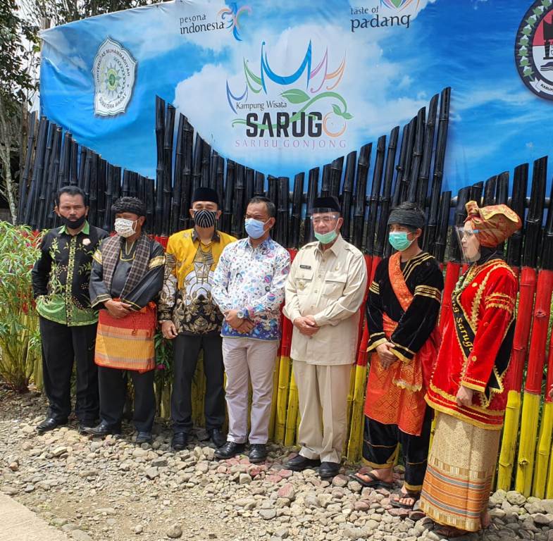 Nasrul Abit dan Rektor UMSB Buka Tempat Wisata Kampuang Sarugo di 50 Kota