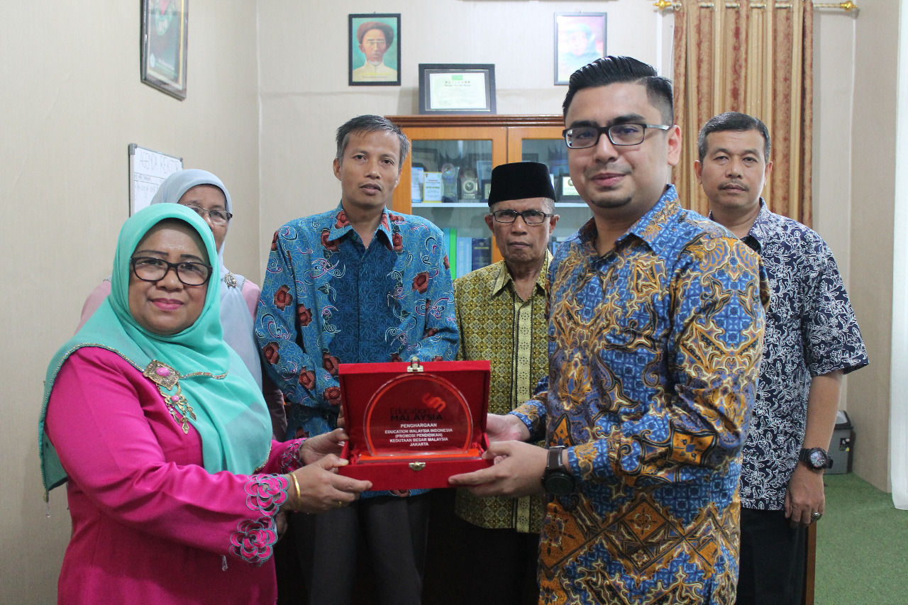 KUNJUNGAN PENASEHAT KEDUTAAN MALAYSIA KE UMSB
