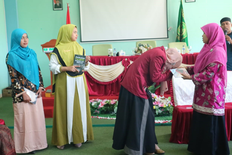 Mahasiswi FAI UMSB  Sri Rahayu Ningsih berhasil menulis sebuah Buku Motivasi