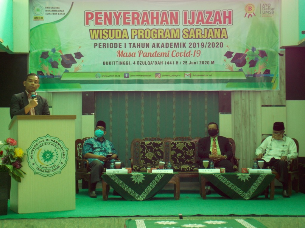 Penyerahan Ijazah Wisuda Program Sarjana UMSB di Bukittinggi