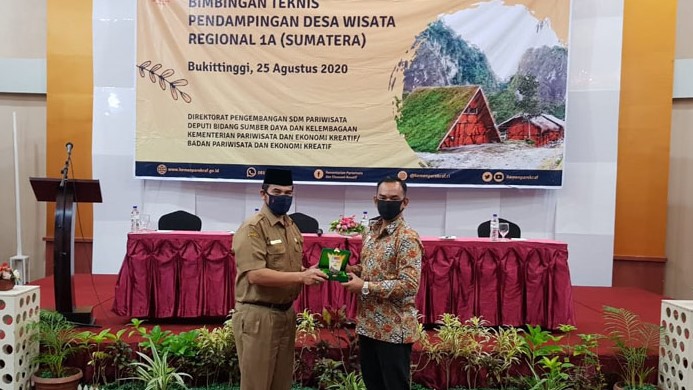 Kemenparekraf bersama Fakultas Pariwisata UMSB memberikan Bimbingan Teknis (Bimtek) pendampingan desa wisata regional 1 Sumatera di Bukittinggi