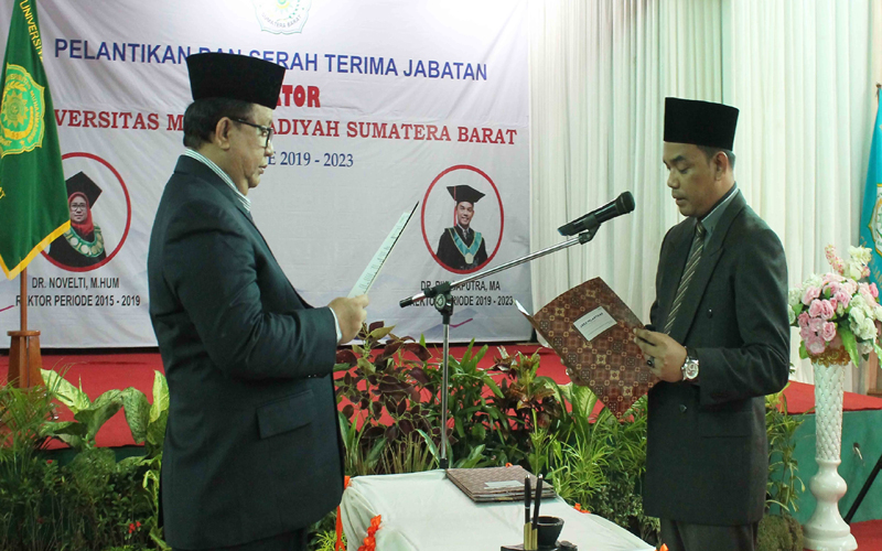 Pelantikan rektor termuda di Indonesia Rektor UMSB