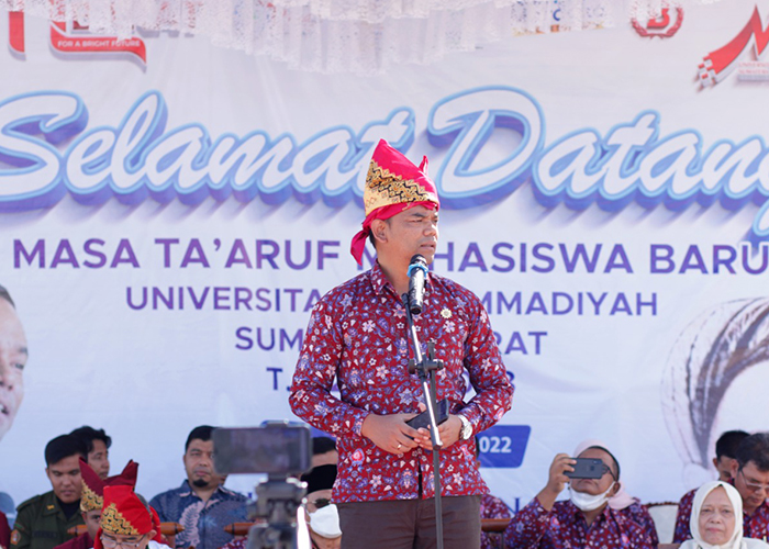 Rektor UM Sumatera Barat Bakar Semangat Mahasiswa Baru Dalam Masta 2022